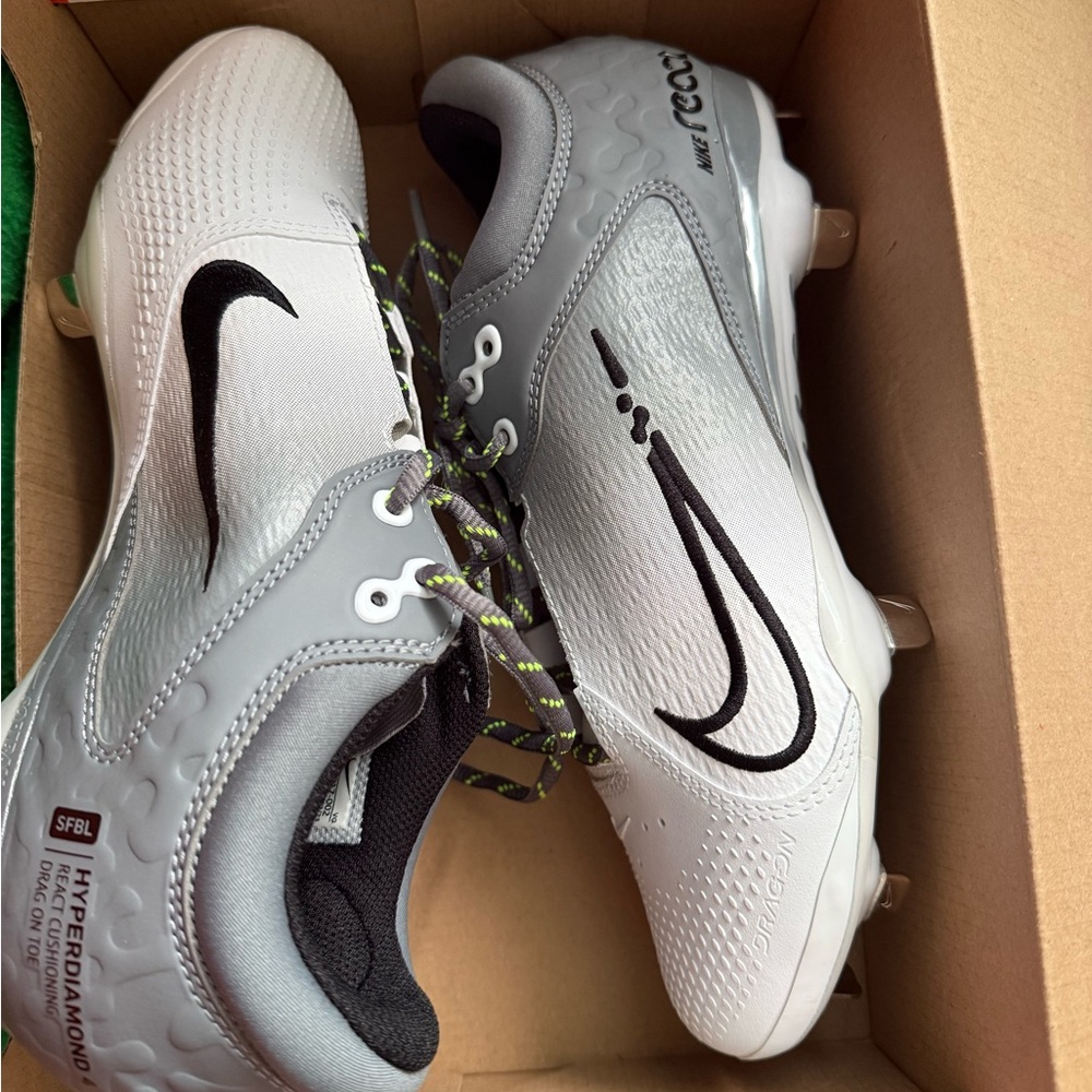 Nike Women’s metal softball cleat with reinforced toe